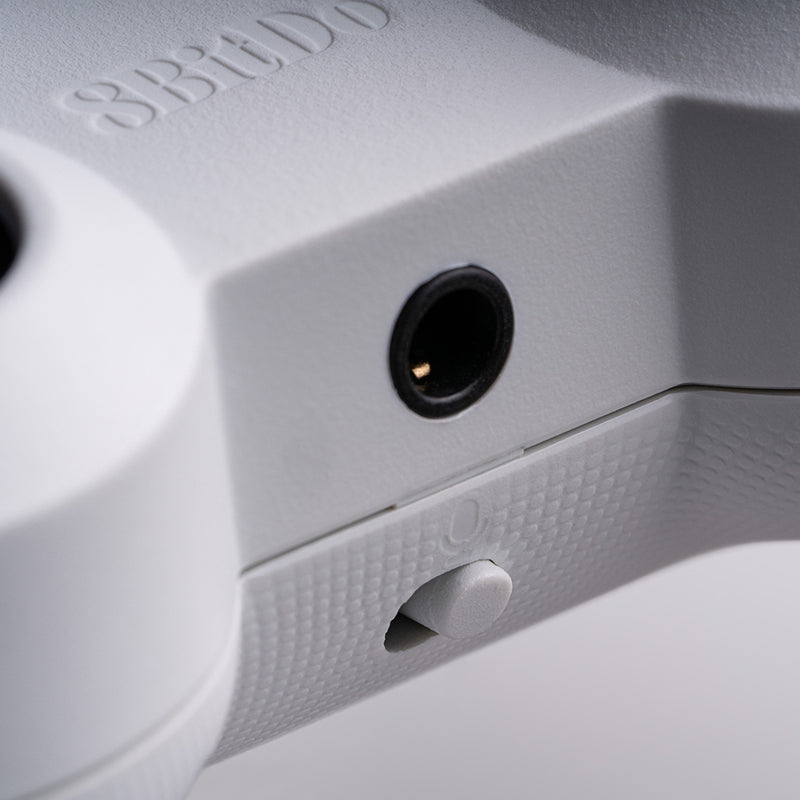 8BitDo Pro 2 Wired Controller for Xbox (Hall Effect joysticks) - Gamepad for Modern and Retro Gaming Setups